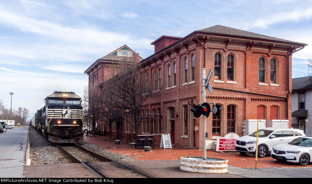 NS 6967 leads southbound manifest freight past the ex-PRR red brick station 